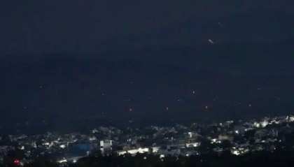 突发！中资大坝被炸后印巴致电中国，王毅21字定调，局势严峻