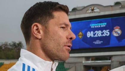 维尼修斯情绪失控:皇马俱乐部不介入处罚决定,主教练阿隆索将独自处理