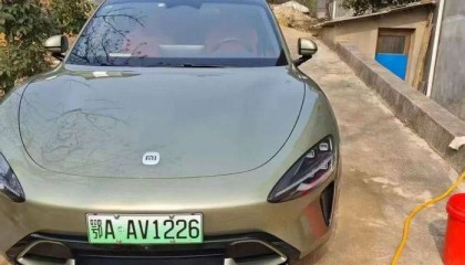 小米SU7事故后起火燃烧：疑似死者家属网络发言讲述完整过程