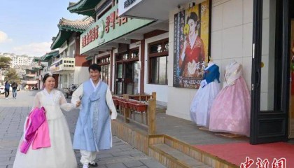 中新网：中国朝鲜族服饰旅拍爆火 民族服饰焕发新光彩