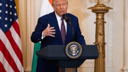 台军5架战机挑衅辽宁舰，特朗普发现不对劲，紧急扣下64架F-16V