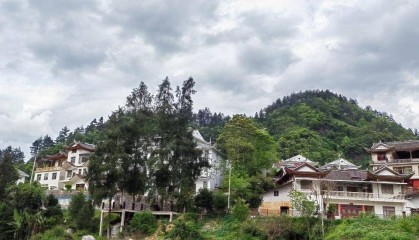 原局长出狱后加盖房屋不听劝 乡村调解难