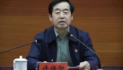 两名近70岁中管干部被查;副部级干部王波被判死缓