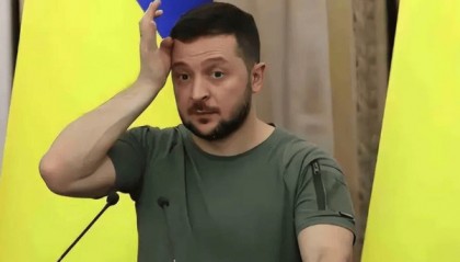 泽连斯基抵挡不住压力，乌克兰人已经醒悟，数千人冲上街头，“最大的敌人”并不是俄罗斯？