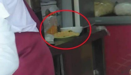 餐馆将两盘吃剩的炒饭回收并混合，顾客怀疑其重新售卖，市监：未发现证据，已令商家停业整改卫生