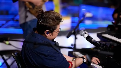 韩红宣布或将不再录制综艺:未来可能会过得很清贫,但请还给我艺术家的风骨