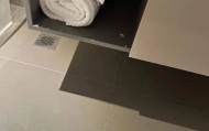 情侣在河北一酒店卫生间发现使用过的安睡裤？涉事酒店道歉并退住宿费，来源尚未确认