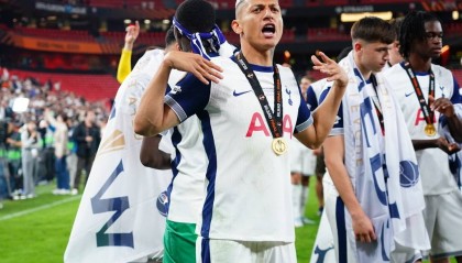 贝尔杀人诛心！热刺夺冠后嘲讽曼联：以后叫“曼联式掉链子”！