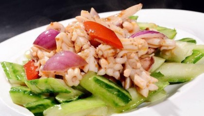 鱿鱼Q弹，丝瓜清甜，丝瓜炒鱿鱼，宝宝爱不释口的美味