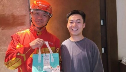 刘强东回忆给物流老兄弟们敬酒：他干了我也干了，几桌下来喝了半斤白酒彻底断片了