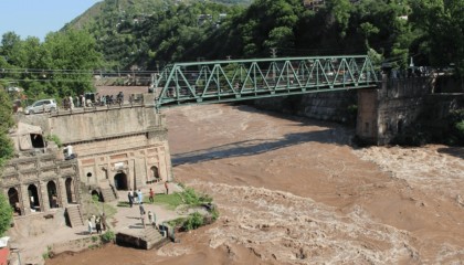 不准关闭大坝,巴铁通电王毅外长,中方果断递出18个字,态度坚定