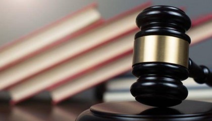 离异女子骗取网友77万元，其中64万元用于打赏网络主播 一审因诈骗罪获刑11年