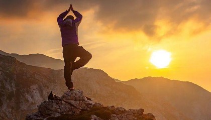 打卡拍照,再美也不能用生命对焦