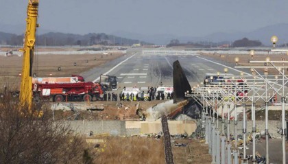 致179人遇难!韩国12·29济州航空空难阶段性调查结果出炉:飞机遭遇鸟击后飞行员关错发动机,导致两台发动机失去动力