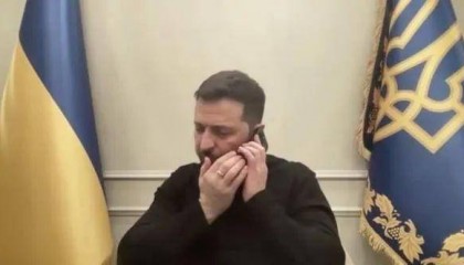 马克龙的戏，演得有点过了，挂断电话的泽连斯基，让特朗普很难堪