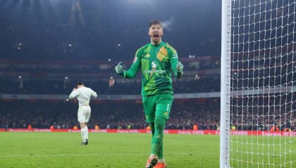 足总杯十人曼联淘汰阿森纳，曼联社媒置顶“正义”，詹俊：枪手角球战术不灵就束手无策