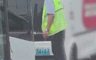 深圳一无人快递车疑走错路，与公交车“针锋相对”！最新回应
