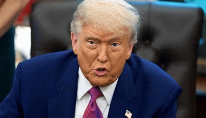 特朗普刚露出开战信号,阅兵就公布重要内容:中国新空基重器亮相