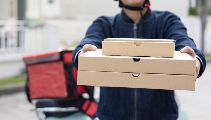 公务员下班送外卖 月入764元有成就感