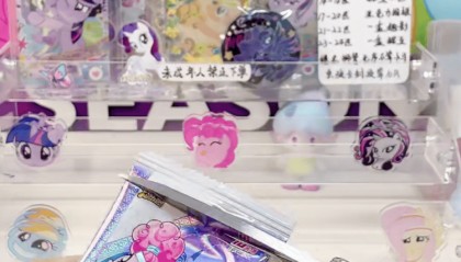 2元一包，月入百万！拆卡直播火了