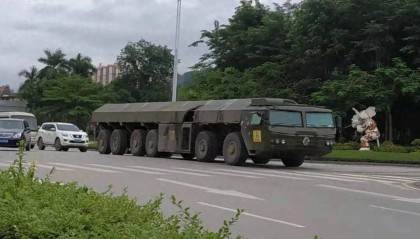 中国新型侏儒式小型洲际导弹亮相！专为核战设计，战场生存能力更胜东风-41