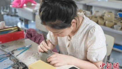 中国新闻网｜“北国陶都”窑火不熄：“Z世代”接过祖辈技艺