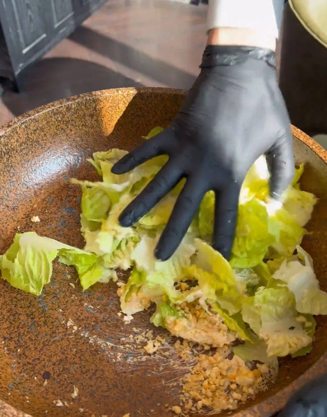 又一全网爆火上海“富人饭”，收割了一大批虚伪的中国“精致穷”