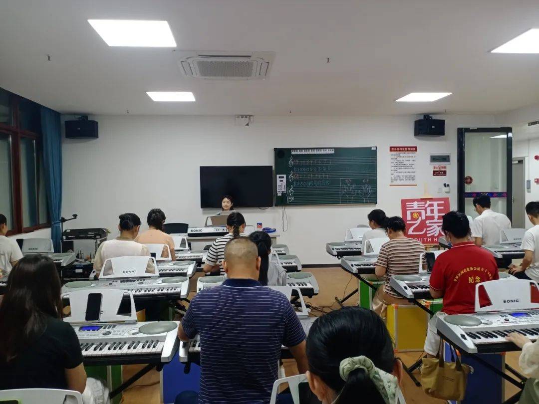 【青年之家】罗城仫佬族自治县工人文化宫“青年之家·青年夜校”揭牌成立