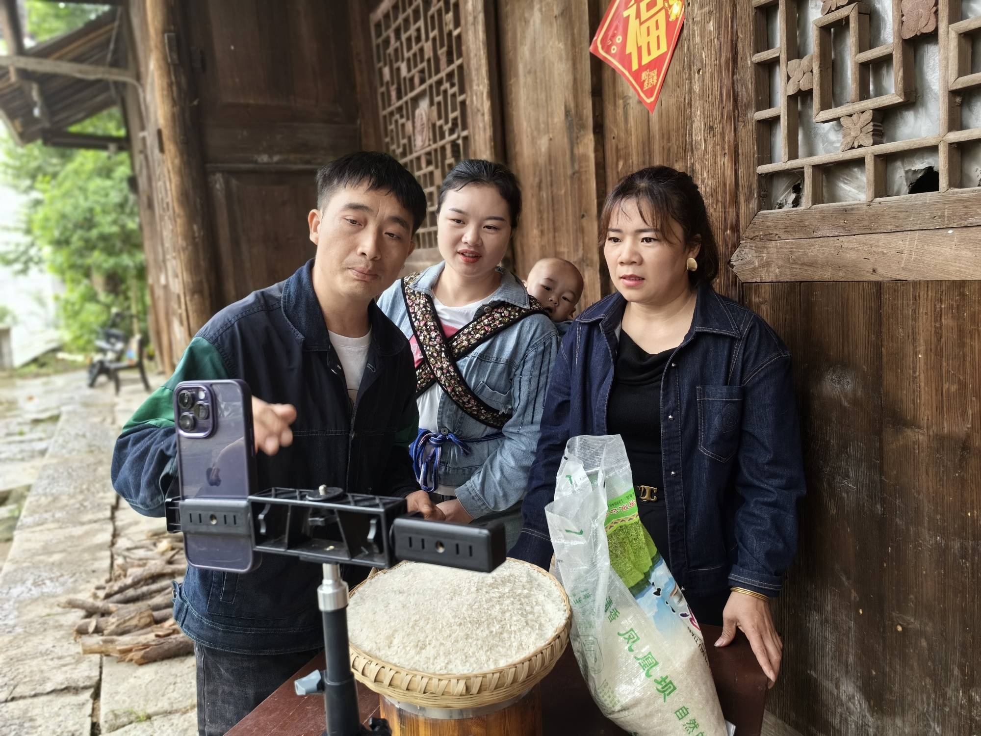 贵州瓮安：“新农人”带火农特产品