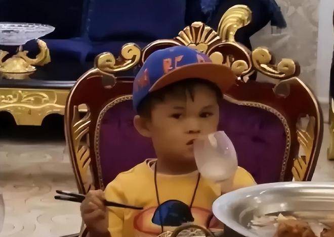 9年前，因酷似马云火遍全网，被公司利用后抛弃，小马云现状如何