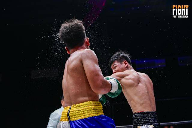 方城籍拳击队员斩获WBC亚洲拳王金腰带