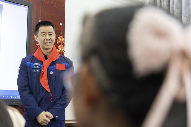 神舟二十号航天员乘组三人确定，河南老乡陈冬、陈中瑞将飞天