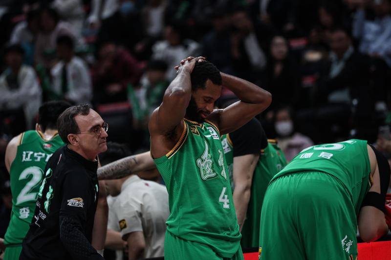 曝辽宁男篮不会与弗格续约 季后赛数据下滑明显