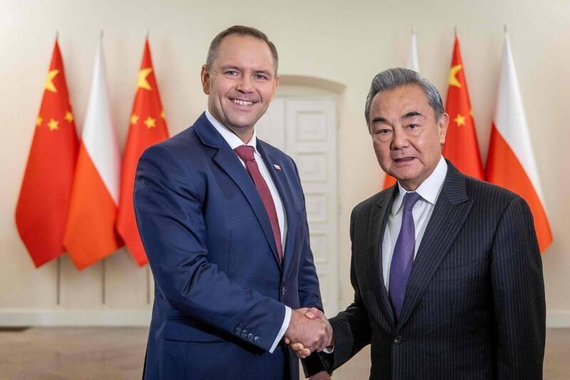 动了中国的“蛋糕”，卢拉申科紧急撇清关系，他的下一步会是什么？