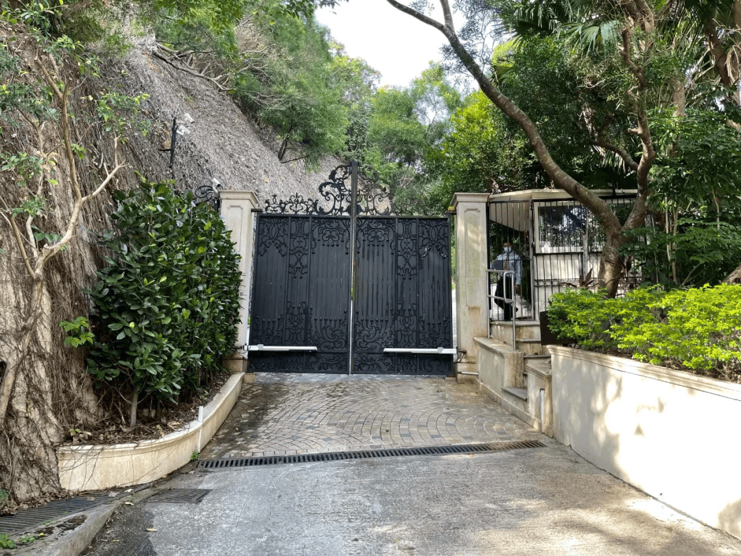 香港顶级豪宅“山顶道1号”发生命案，31岁菲佣在房内自尽；金庸夫妇曾居住11年，市价超5.6亿港元或成香港最贵凶宅