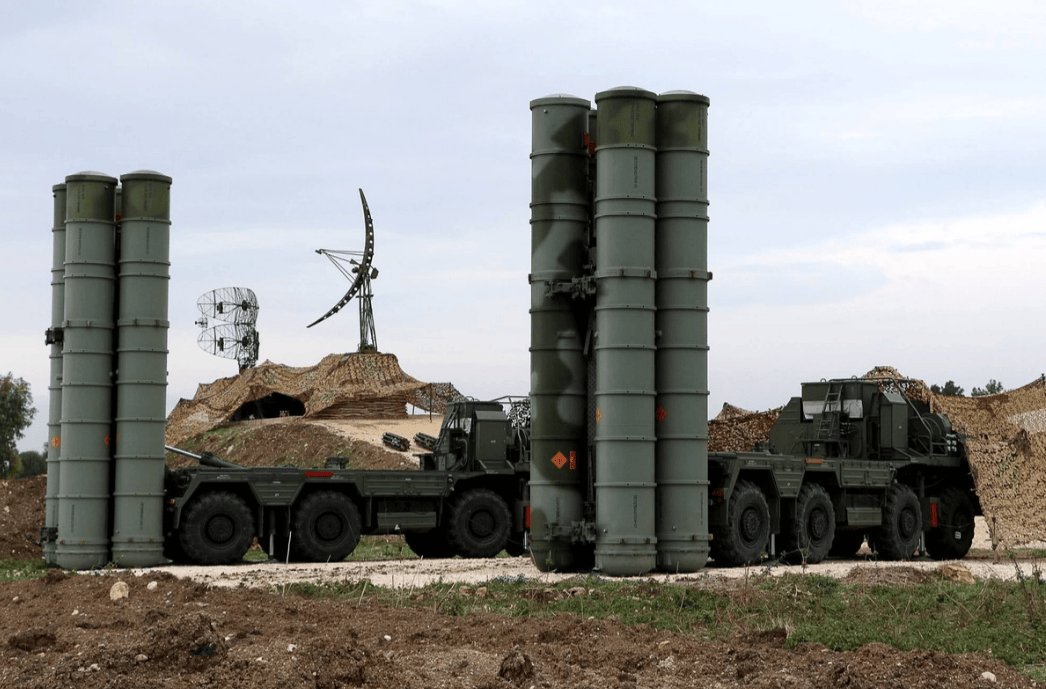 歼20携无人作战群亮剑,美媒赞叹世界首创,印媒:就是针对印度!