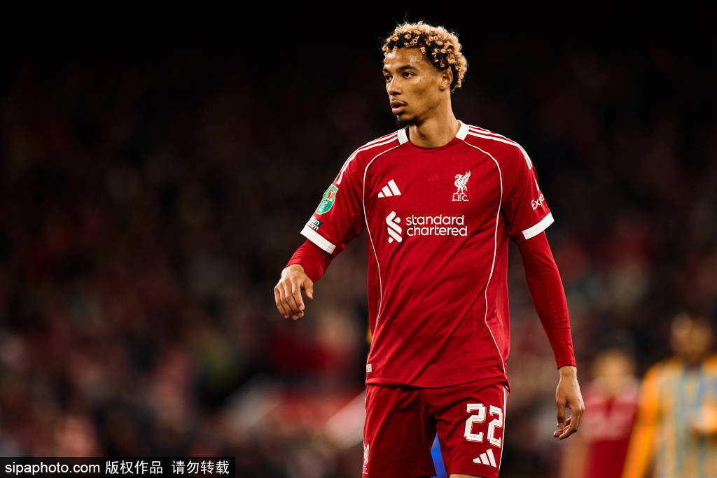 连续两场了!推特球迷晒图热议:萨拉赫不传维尔茨🤨