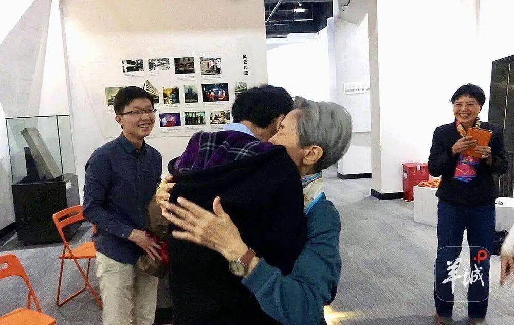 边卖猪肉边自学，三年翻译十多万字，被报道后“逆天改命”成大学教授，他寄语年轻人