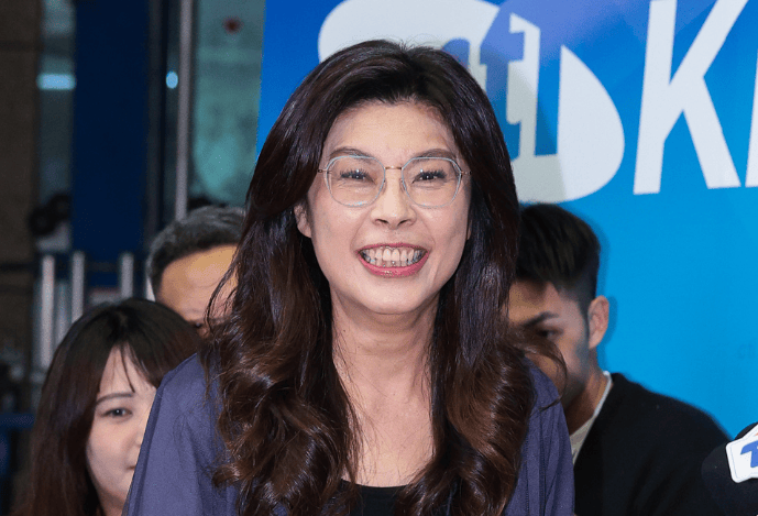 被台媒体人问如何“收拾民进党”,郑丽文:揭穿把台湾搞烂的罪魁祸首真面目