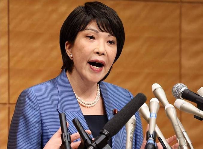 迟迟等不到中方的贺电,日本主动“逼问”,高市早苗对中国称呼有变,外交部的回应有深意