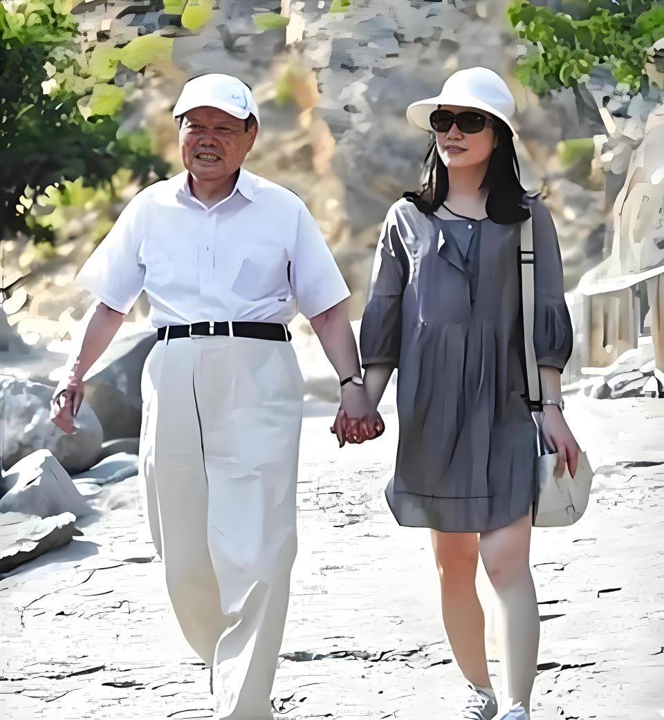 杨老追悼会确定，离世前状态曝光，摔跤酿大祸，翁帆或早有察觉