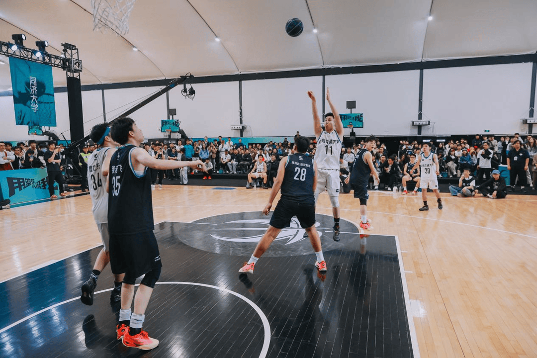 复旦、交大、同济等八大高校集结,得物App“新生杯”篮球赛首战上海