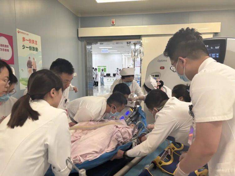 西安4岁男童18楼坠落，143名医护人员历时5个月将他从死神手中抢了回来